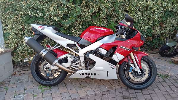 Yamaha - YZF R1