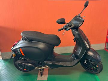 Vespa - Primavera 125 (3 di 7)