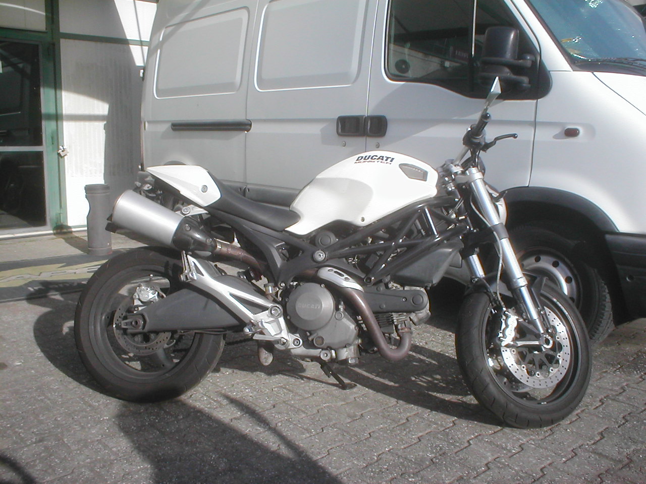 Ducati MONSTER 696