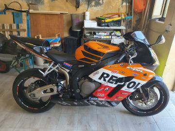 Honda - CBR 1000RR FIREBLADE (5 di 6)