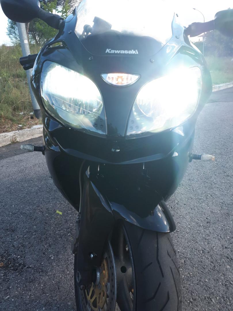 Kawasaki - NINJA ZX-9R Kawasaki - NINJA ZX-9R