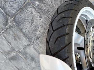 Yamaha - FZR 1000 EXUP (2 di 5)