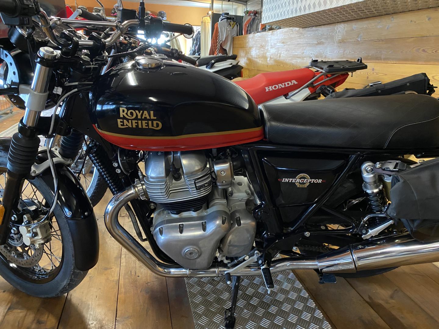 Royal Enfield - INTERCEPTOR 650