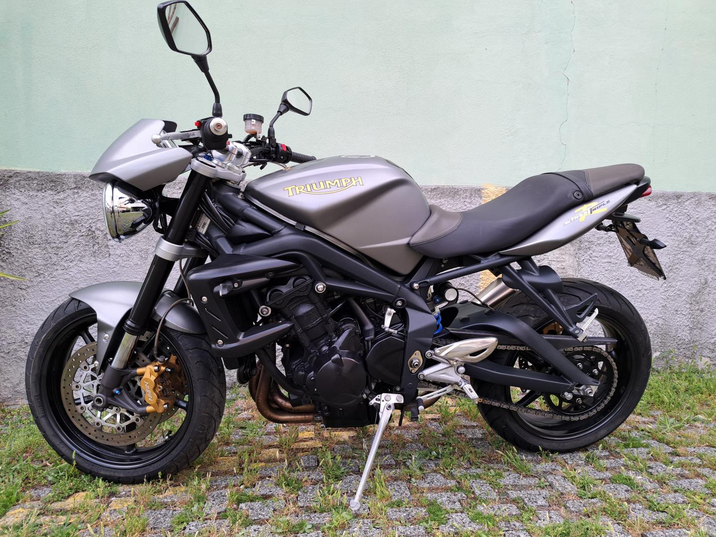 Triumph - STREET TRIPLE R