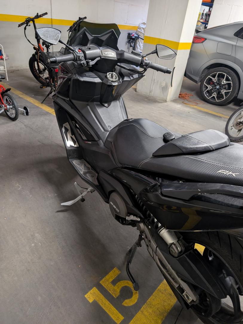 Kymco AK 550
