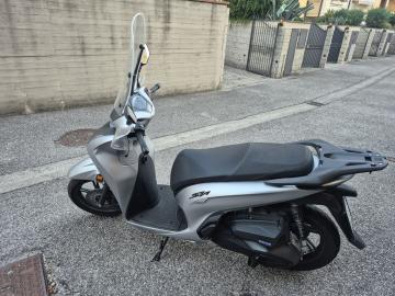 Honda - SH 350 (3 di 4)